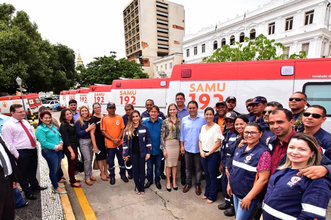 Prefeitura de São Luís entregou 10 novas ambulâncias do SAMU - Foto Divulgação